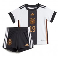 Camisa de Futebol Alemanha Leroy Sane #19 Equipamento Principal Infantil Mundo 2022 Manga Curta (+ Calças curtas)